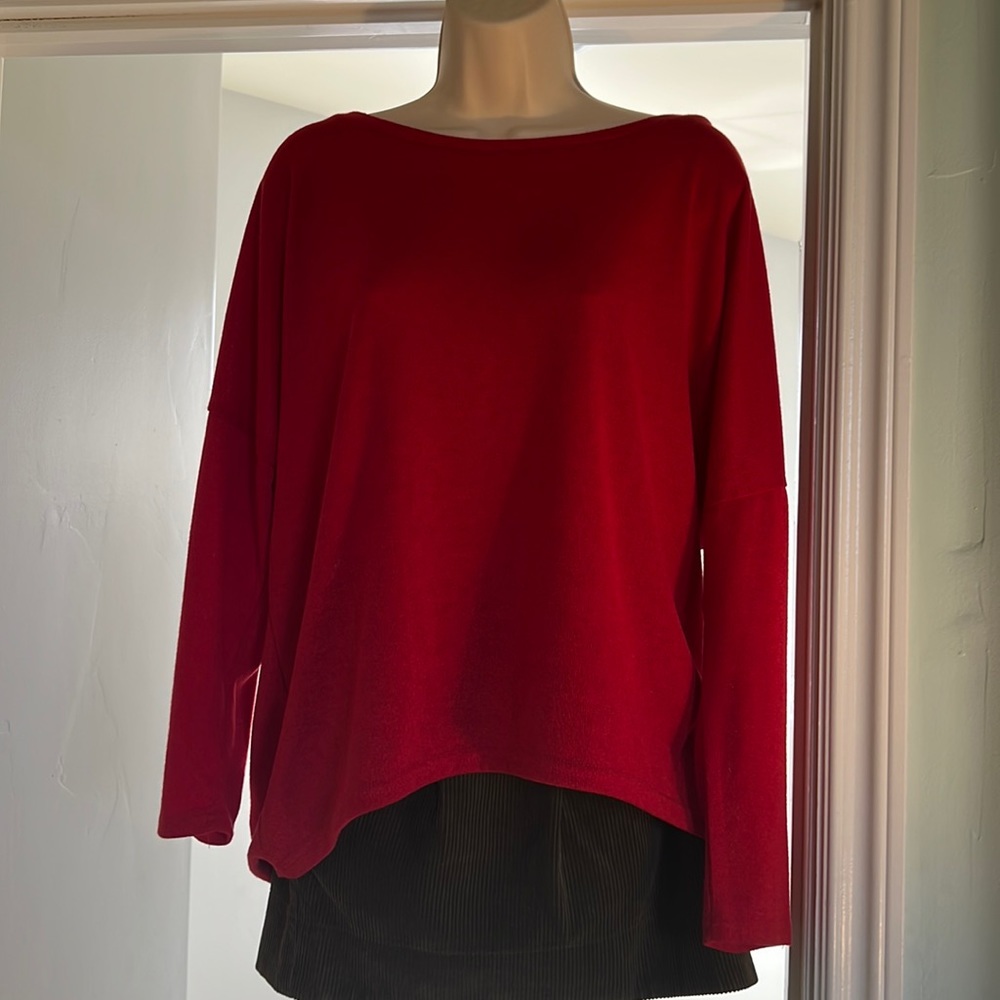 EUC Red Oversized hi-low crewneck sweater. Size M
